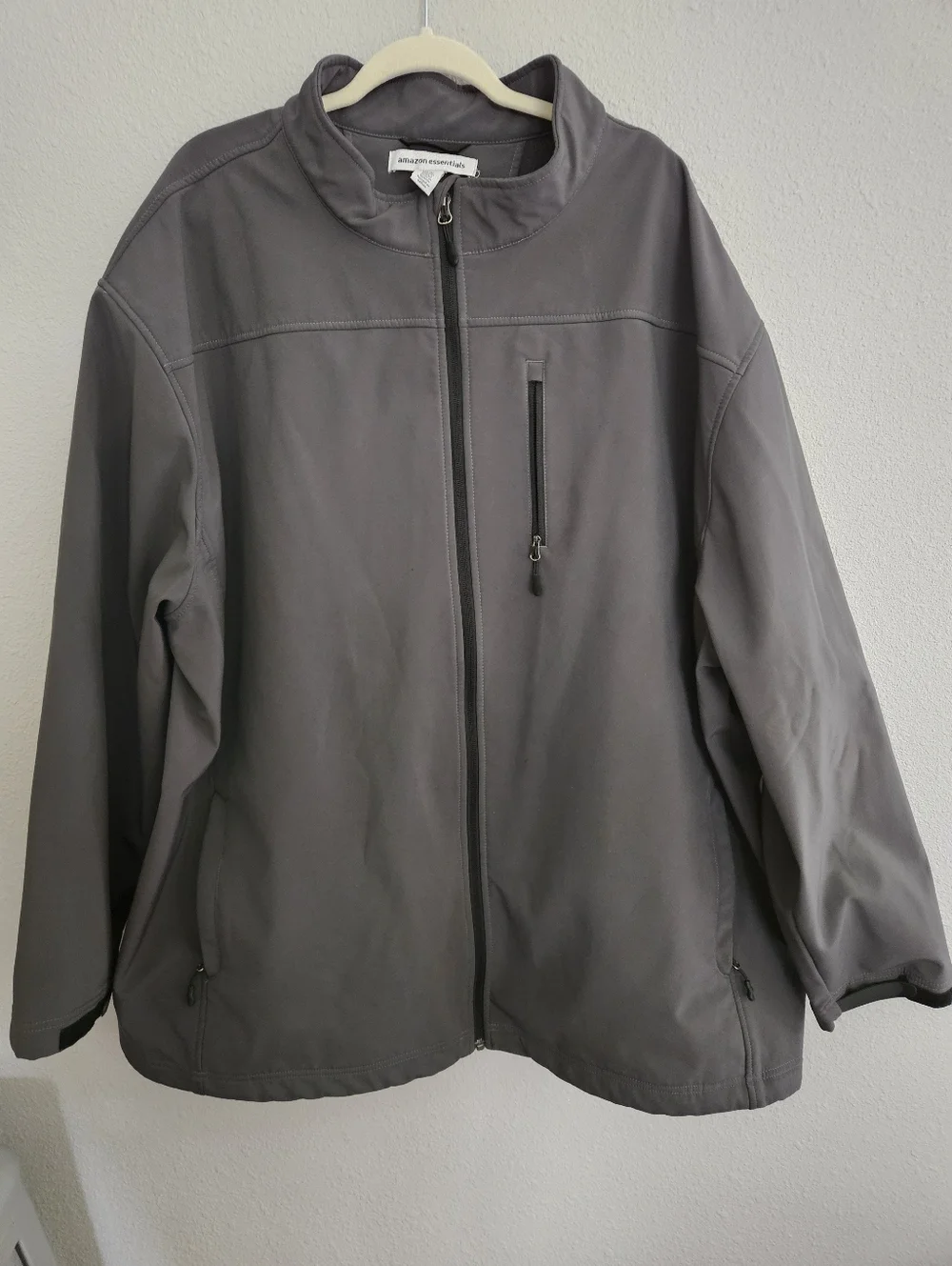 Amazon Essentials Men's 4XLT Water Resistant Softshell Jacket, Dark Gray